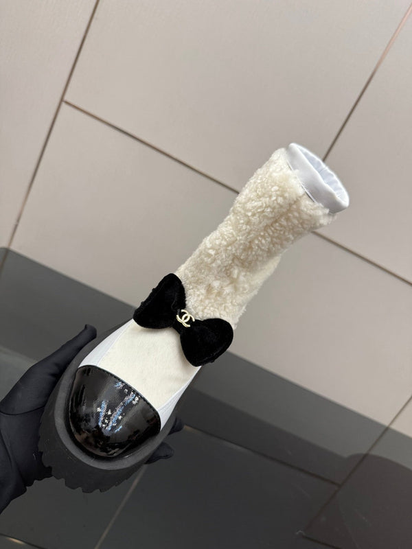 CC platform snow boots white black sheepskin and wool 532187