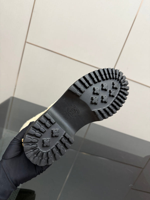 CC platform snow boots beige sheepskin and wool