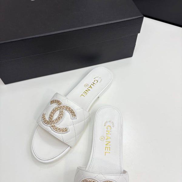 CC 25 Doubble Chain Embroidered Slippers White Quilted Sheepskin 352489