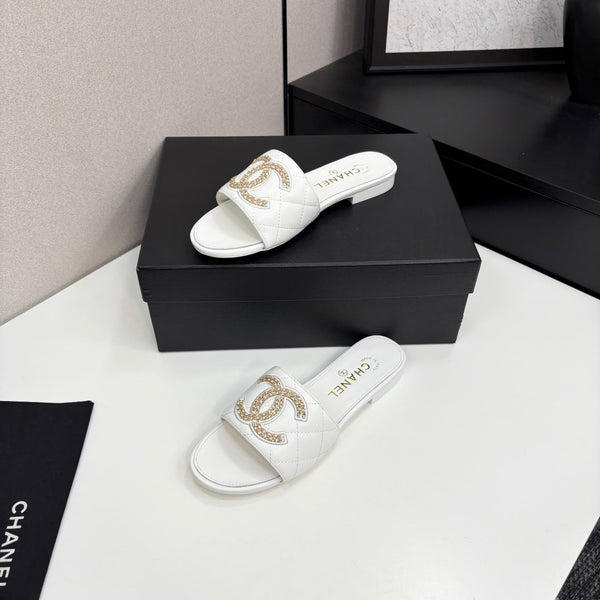 CC 25 Doubble Chain Embroidered Slippers White Quilted Sheepskin 352489