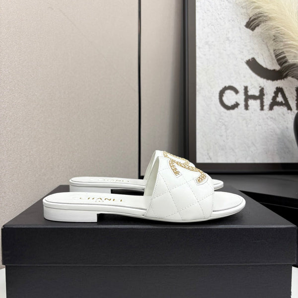 CC 25 Doubble Chain Embroidered Slippers White Quilted Sheepskin 352489