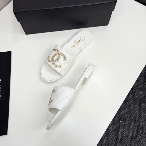 CC 25 Doubble Chain Embroidered Slippers White Quilted Sheepskin 352489