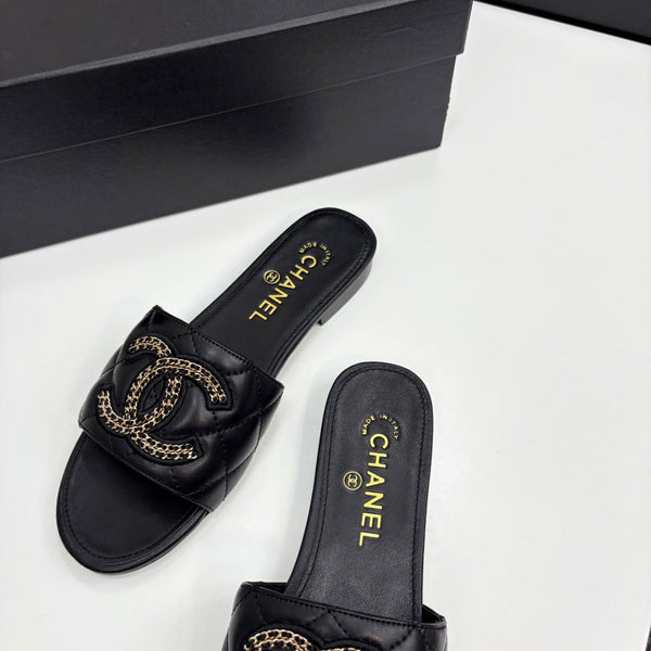 CC 25 Pantofole con doppia catena ricamata in pelle di pecora trapuntata nera 352490