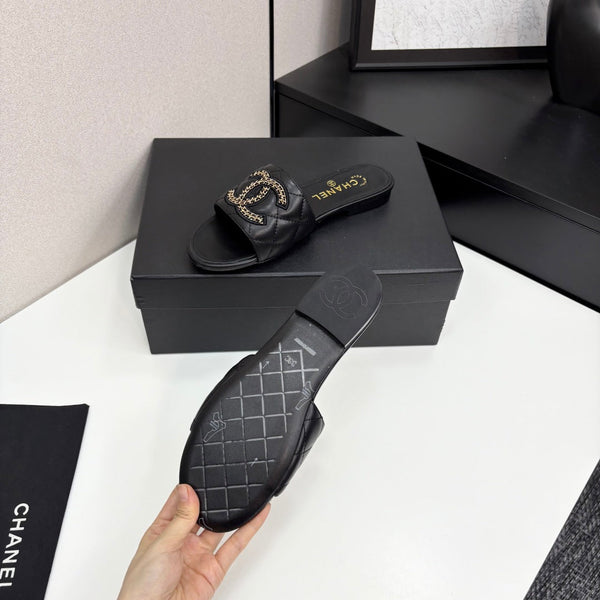 CC 25 Pantofole con doppia catena ricamata in pelle di pecora trapuntata nera 352490