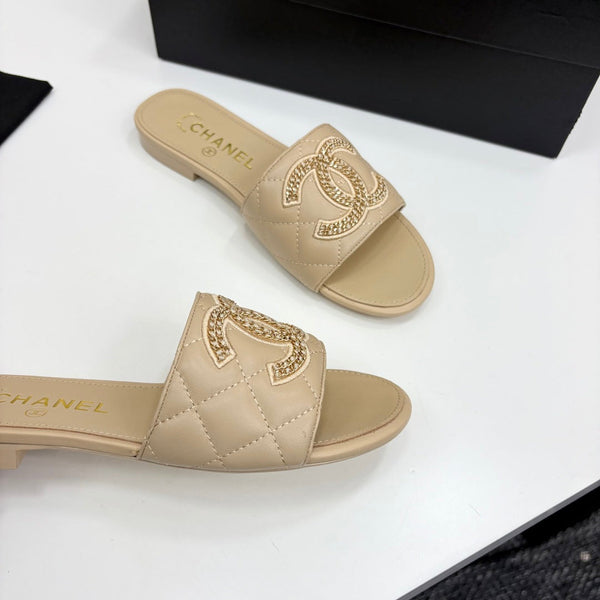 CC 25 Doubble Chain Embroidered Slippers Beige Quilted Sheepskin 352491