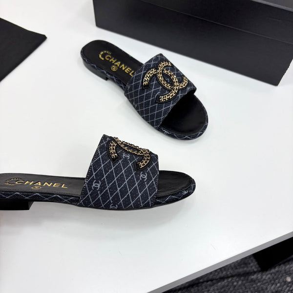 CC 25 Doubble Chain Embroidered Slippers Black Fabric 352495