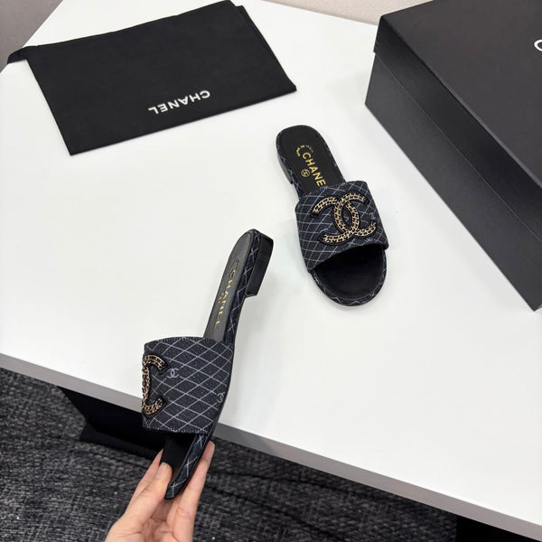 CC 25 Doubble Chain Embroidered Slippers Black Fabric 352495