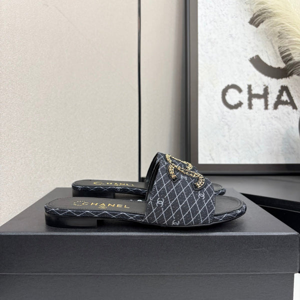 CC 25 Doubble Chain Embroidered Slippers Black Fabric 352495