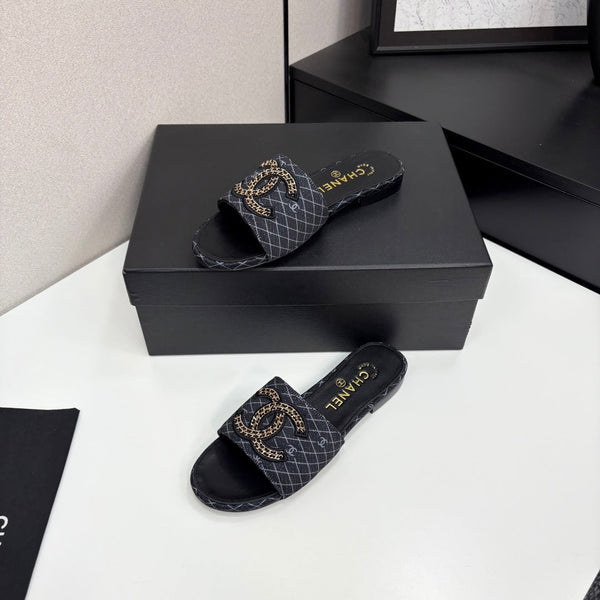 CC 25 Doubble Chain Embroidered Slippers Black Fabric 352495