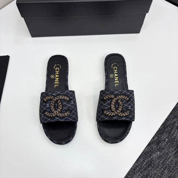 CC 25 Doubble Chain Embroidered Slippers Black Fabric 352495