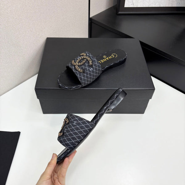 CC 25 Doubble Chain Embroidered Slippers Black Fabric 352495
