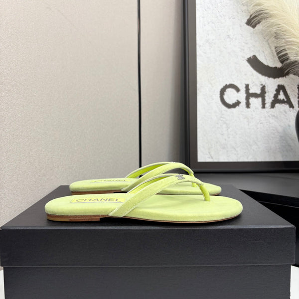 CC Crystal Logo Thong Sandal Lime Velvet 352480
