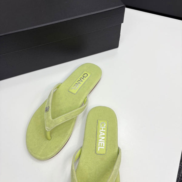 CC Crystal Logo Thong Sandal Lime Velvet 352480