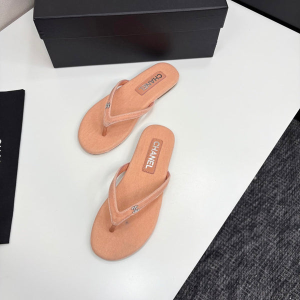 CC Crystal Logo Thong Sandal Salmon Velvet 352481