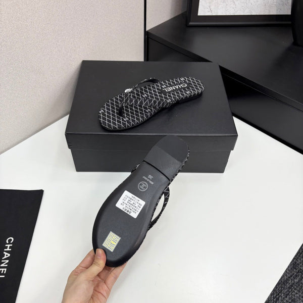 CC Crystal Logo Thong Sandal Black Fabric And Sheepskin 352485