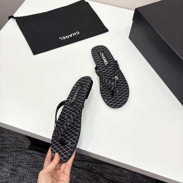 CC Crystal Logo Thong Sandal Black Fabric And Sheepskin 352485