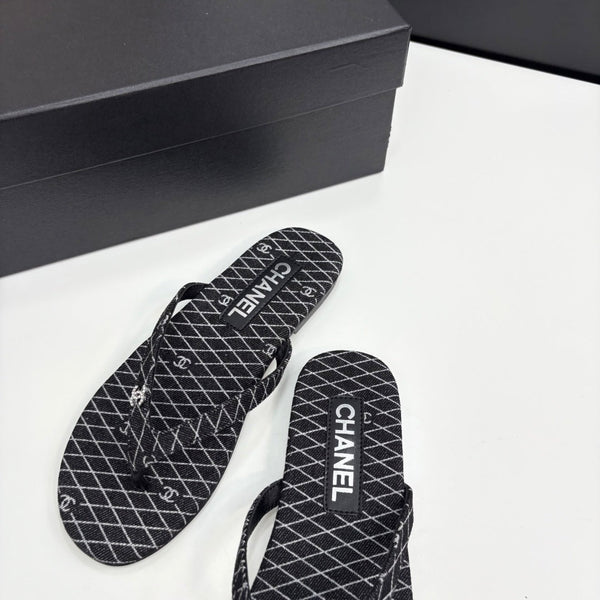 CC Crystal Logo Thong Sandal Black Fabric And Sheepskin 352485