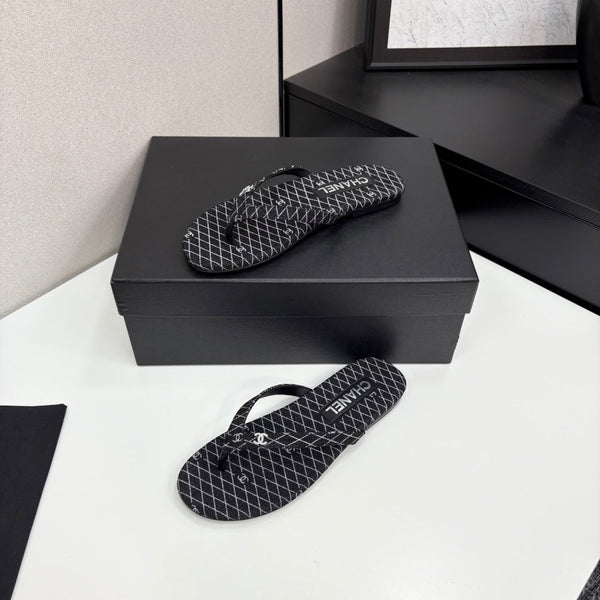 CC Crystal Logo Thong Sandal Black Fabric And Sheepskin 352485