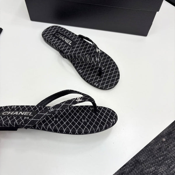 CC Crystal Logo Thong Sandal Black Fabric And Sheepskin 352485