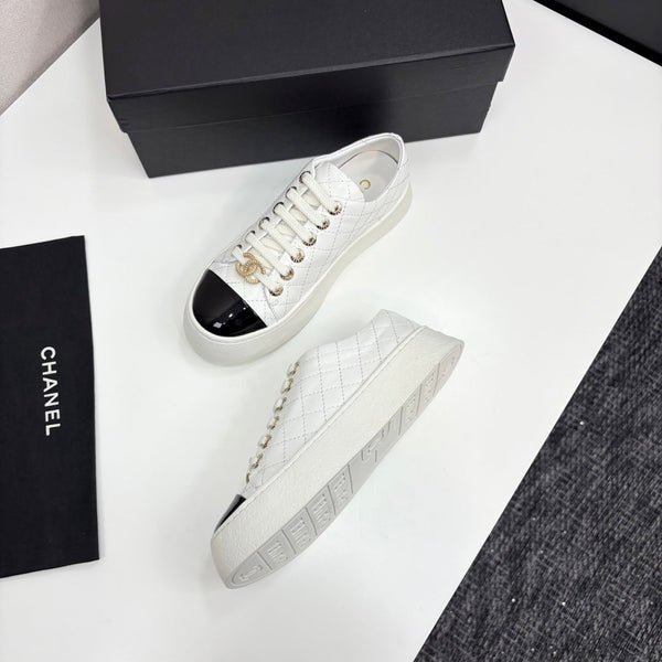 CC25 Lace-up Sneakers White Cowhide And Black Patent Leather 352499