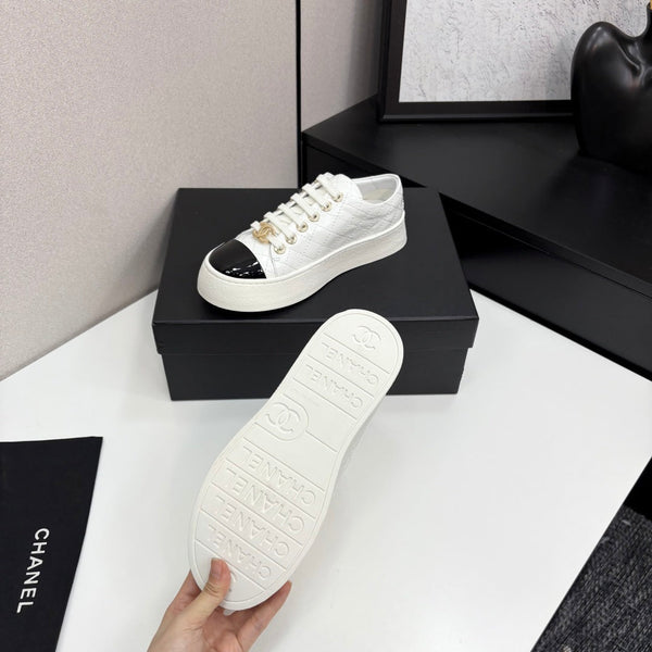 CC25 Lace-up Sneakers White Cowhide And Black Patent Leather 352499