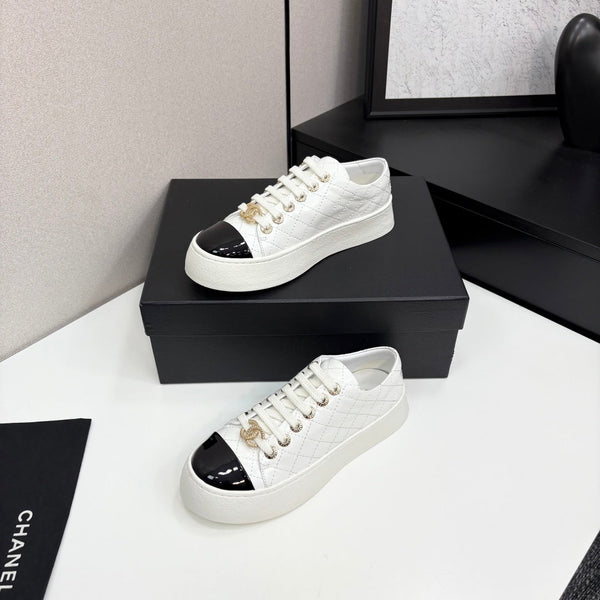 CC25 Lace-up Sneakers White Cowhide And Black Patent Leather 352499