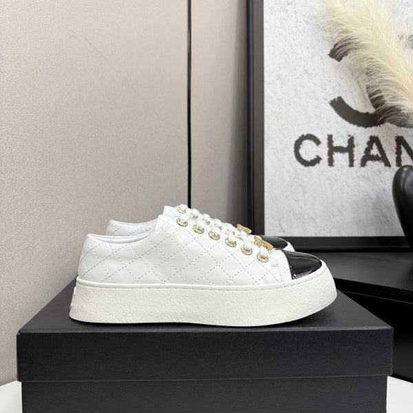 CC25 Lace-up Sneakers White Cowhide And Black Patent Leather 352499