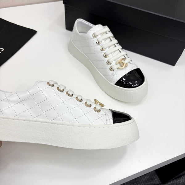 CC25 Lace-up Sneakers White Cowhide And Black Patent Leather 352499