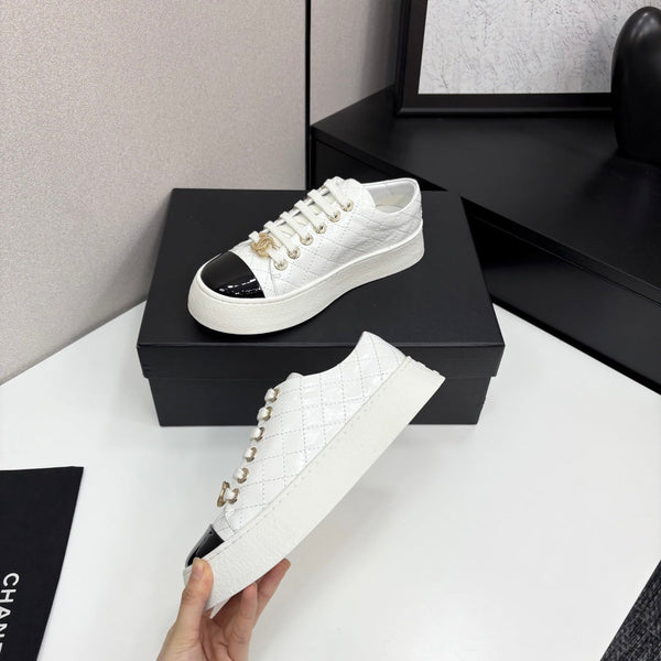 CC25 Lace-up Sneakers White Cowhide And Black Patent Leather 352499
