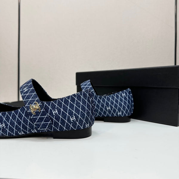 CC25 Mary Janes Navy Blue Fabric And Black Cowhide 352508