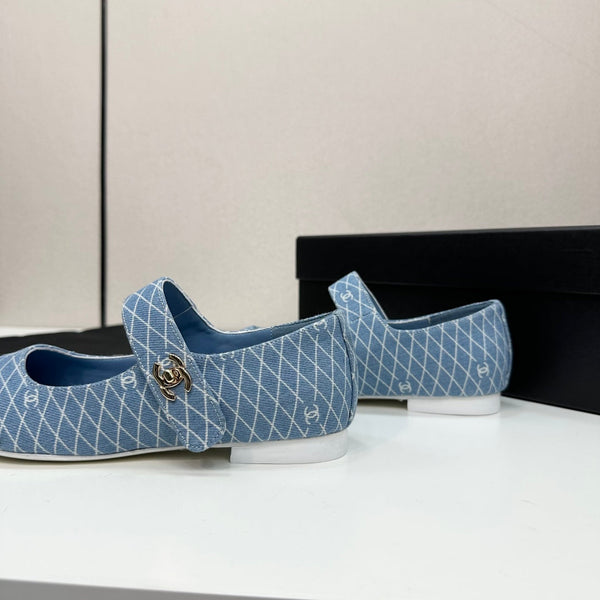 CC25 Mary Janes Light Blue Fabric And Black Cowhide 352509