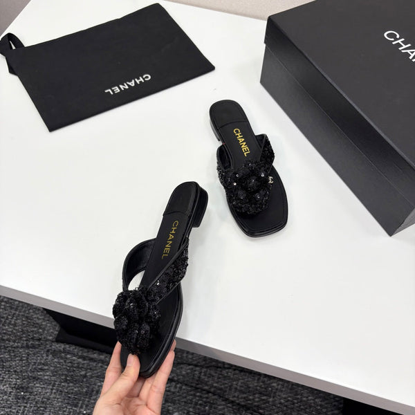 CC 25 Camellia Thong Sandals Black Coarse Glitter Fabric And Sheepskin 368835