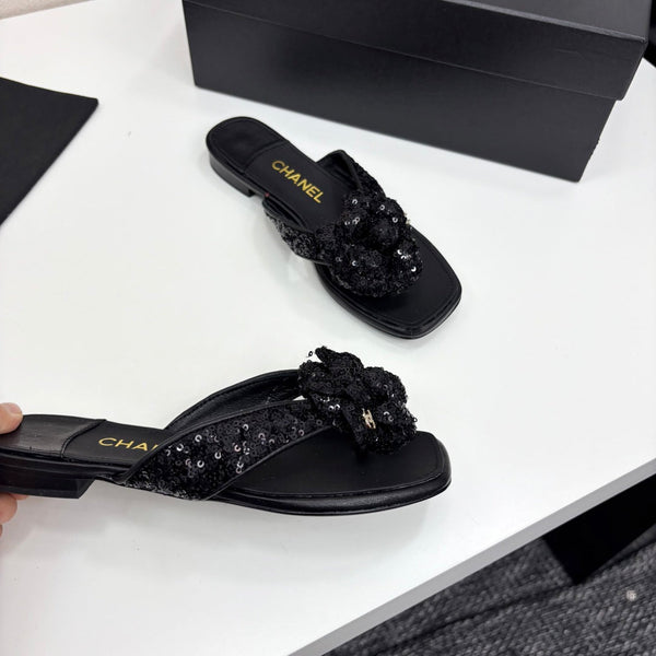 CC 25 Camellia Thong Sandals Black Coarse Glitter Fabric And Sheepskin 368835
