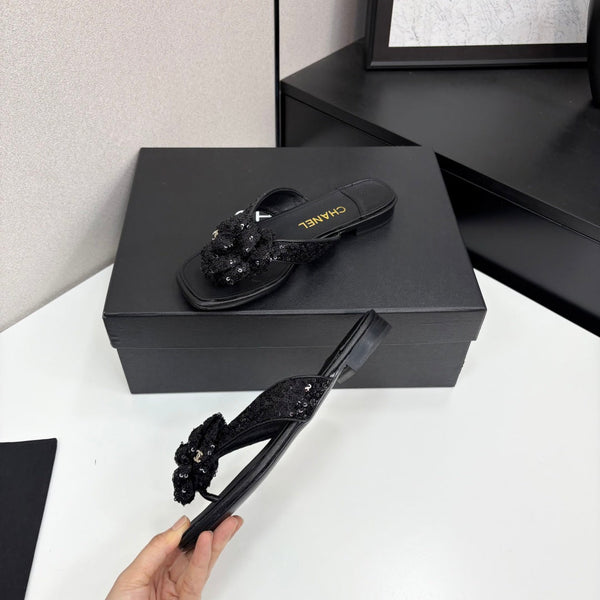 CC 25 Camellia Thong Sandals Black Coarse Glitter Fabric And Sheepskin 368835