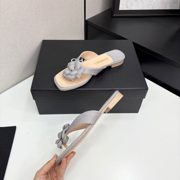 CC 25 Camellia Thong Sandals Grey Beige Sheepskin And Fabric 368837