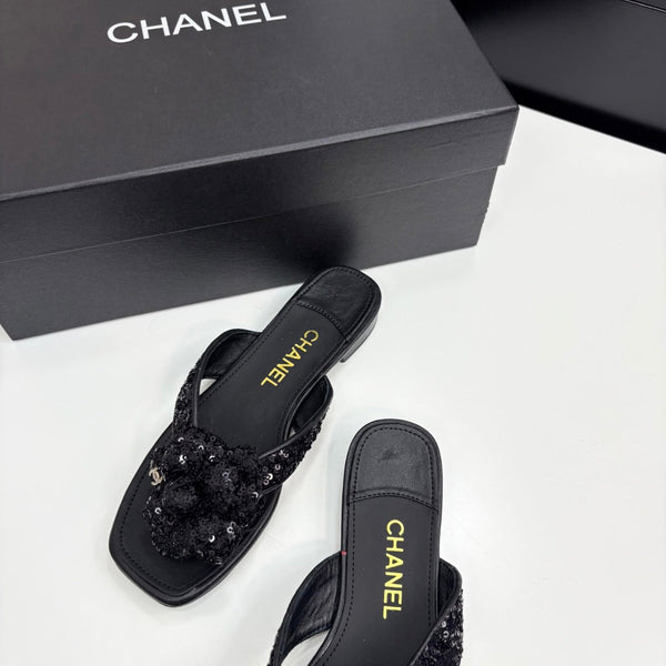 CC 25 Camellia Thong Sandals Black Coarse Glitter Fabric And Sheepskin 368835