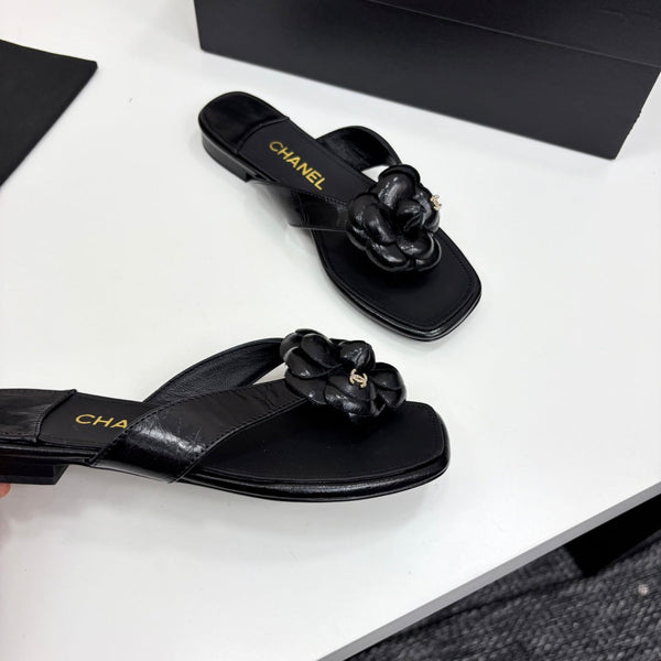 CC 25 Camellia Thong Sandals Black Sheepskin 368839