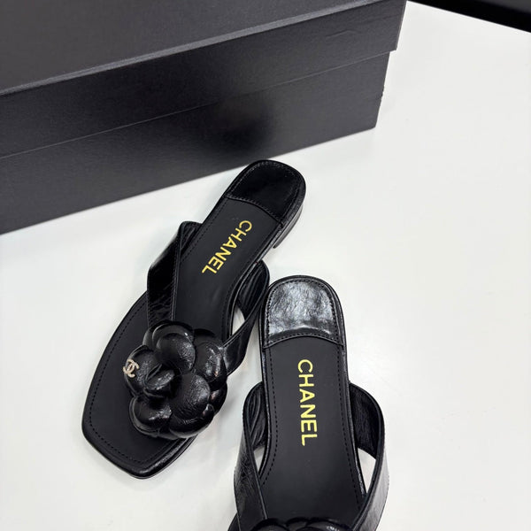 CC 25 Camellia Thong Sandals Black Sheepskin 368839