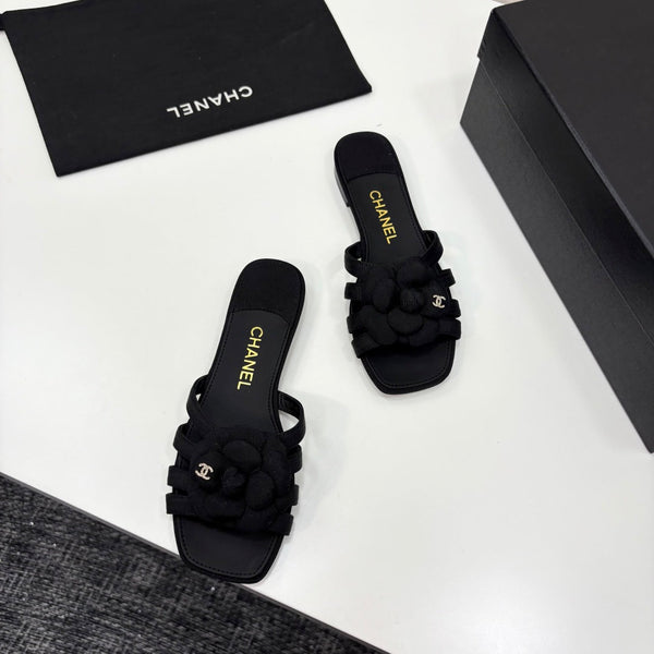 CC 25 Camellia Open Flat Mule Black Sheepskin And Fabric 368850