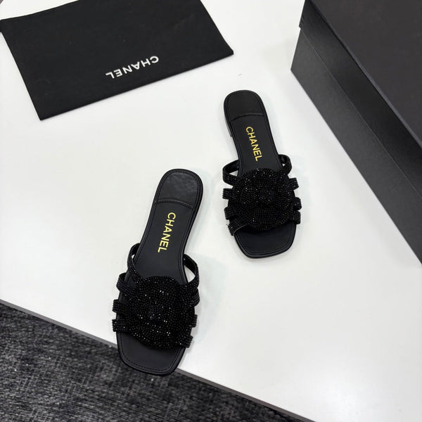 CC 25 Camellia Open Flat Mule Nero Pietra Grana e Pelle di Pecora 368851