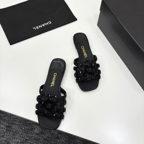 CC 25 Camellia Open Flat Mule Nero Tessuto Glitter Grosso e Pelle di Pecora 368853