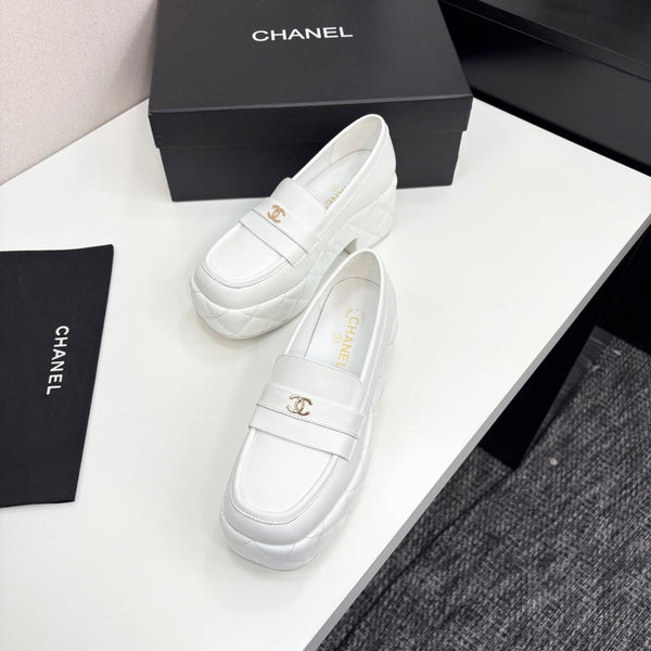 CC 25 Thick-Heeled Loafer 55mm White Quilted Lambskin 368825
