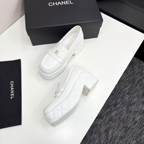 CC 25 Thick-Heeled Loafer 55mm White Quilted Lambskin 368825