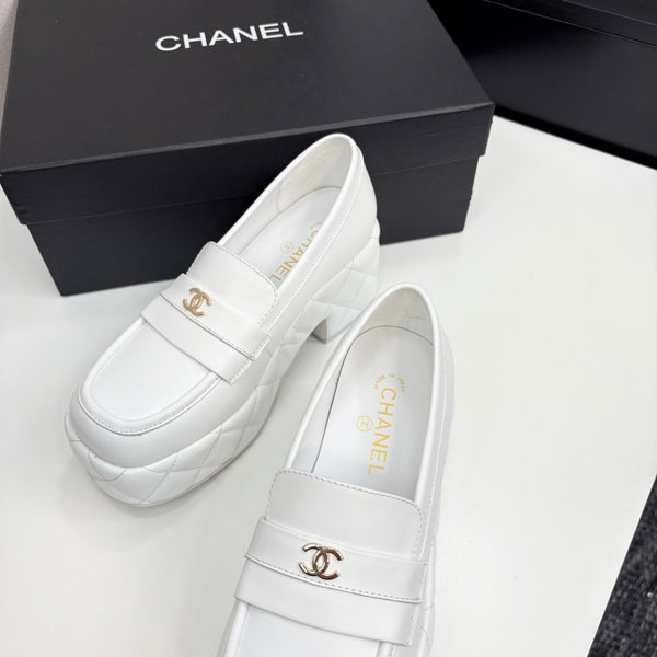 CC 25 Thick-Heeled Loafer 55mm White Quilted Lambskin 368825