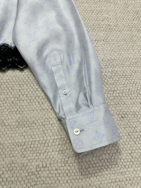 Motivo monogramma LV e pizzo in seta blu
