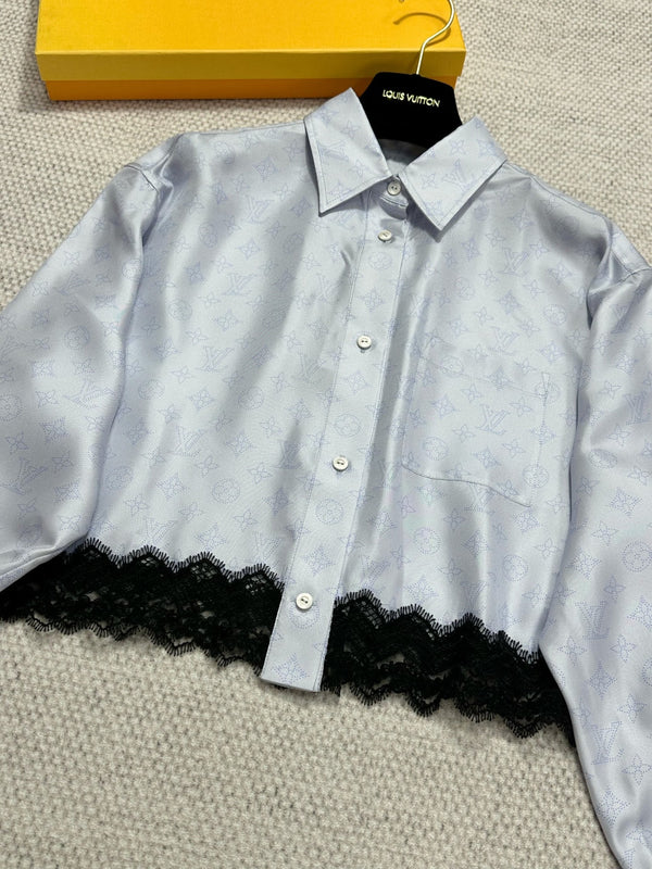 Motivo monogramma LV e pizzo in seta blu