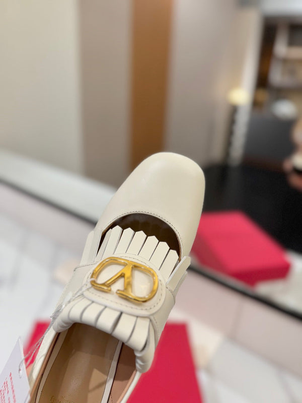 VT 2025 Signature Heeled Loafer Ivory Calf Leather 295068