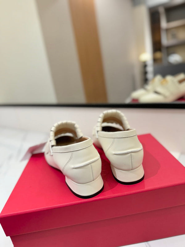 VT 2025 Signature Loafer Ivory Calf Leather 295071