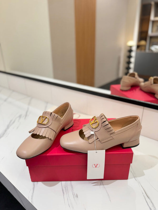 VT 2025 Signature Loafer Pure Beige Calf Leather 295074