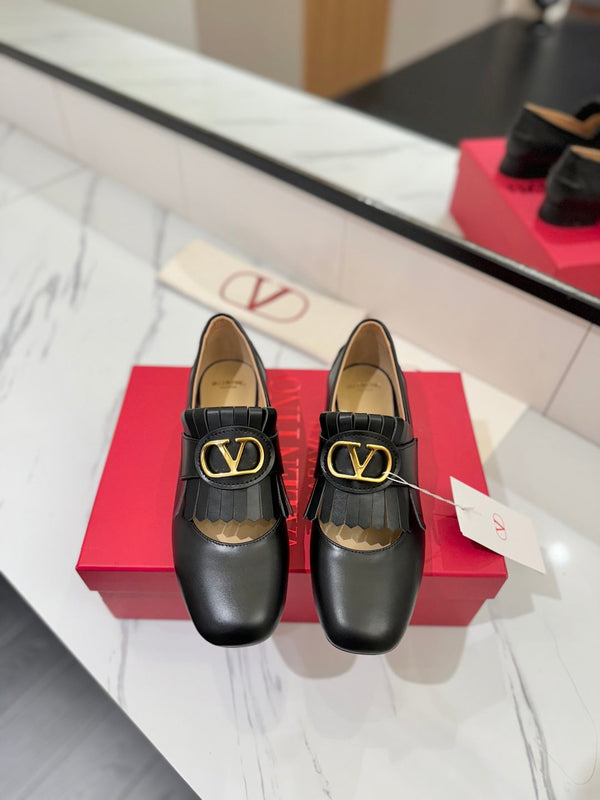 VT 2025 Signature Loafer Black Calf Leather 295075